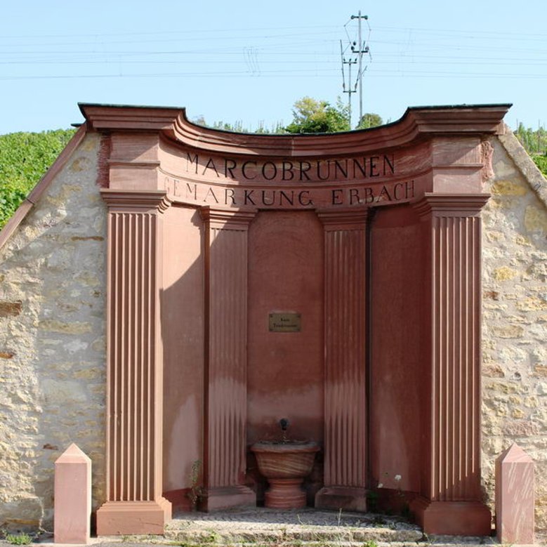 Marcobrunnen in den Erbacher Weinbergen.