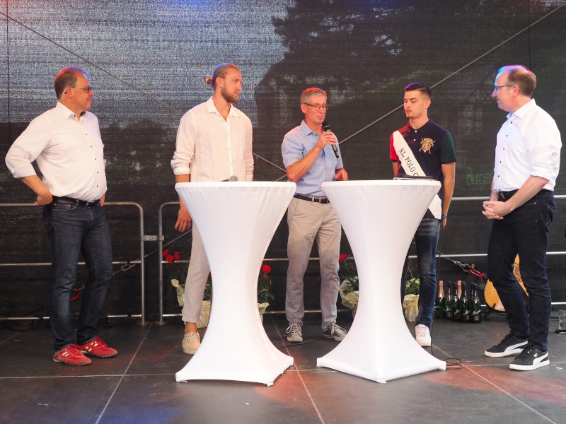 Bürgermeister Patrick Kunkel, Robin Zentner, Moderator Matthias Bleul, Dennis Akazir und Ingo Schon auf der Bühne