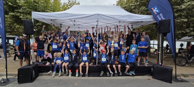 Siegerehrung beim FamilienLauf 2026 Gruppenfoto FamilienLauf Teilnehmende