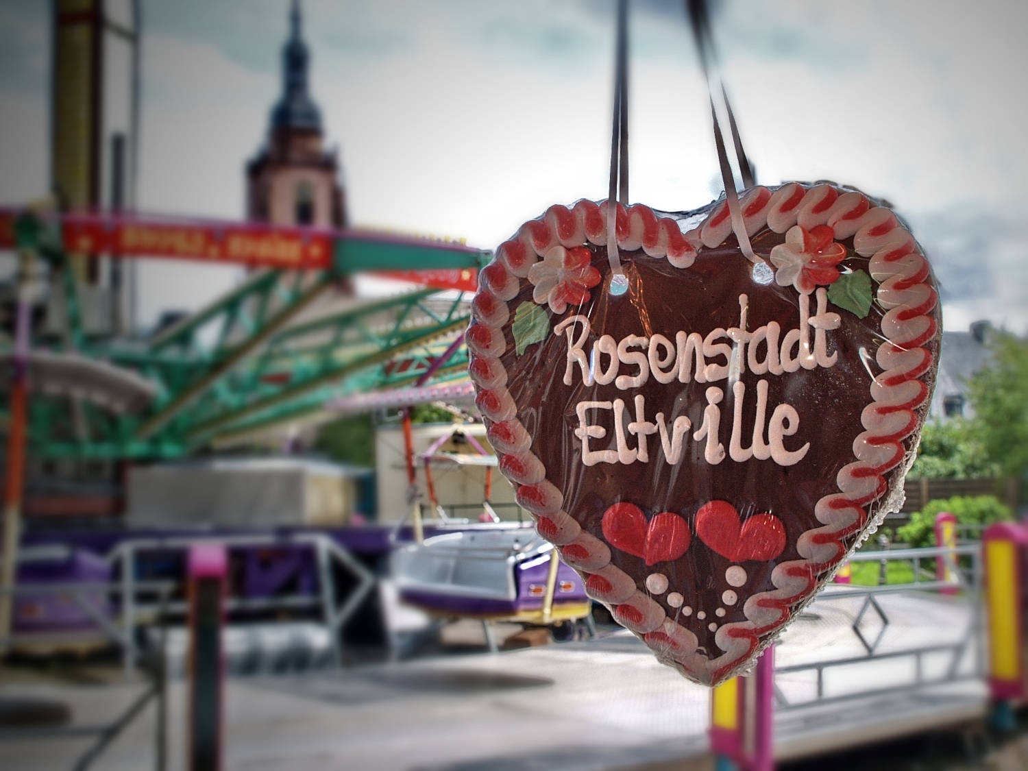 Wir lieben Eltville! Ein Lebkuchenherz mit der Aufschrift "Rosenstadt Eltville".