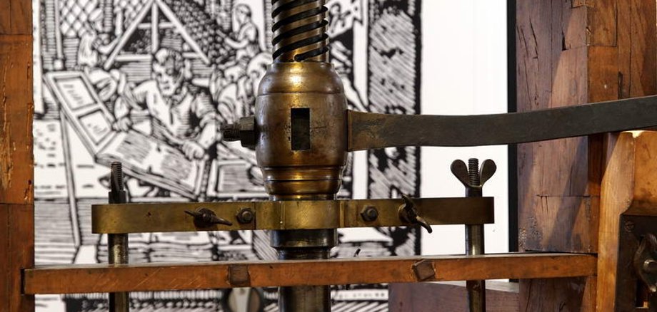 Gutenberg-Druckerpresse im Gutenbergmuseum der Kurfürstlichen Burg. Gutenberg-Druckerpresse im Gutenbergmuseum der Kurfürstlichen Burg.