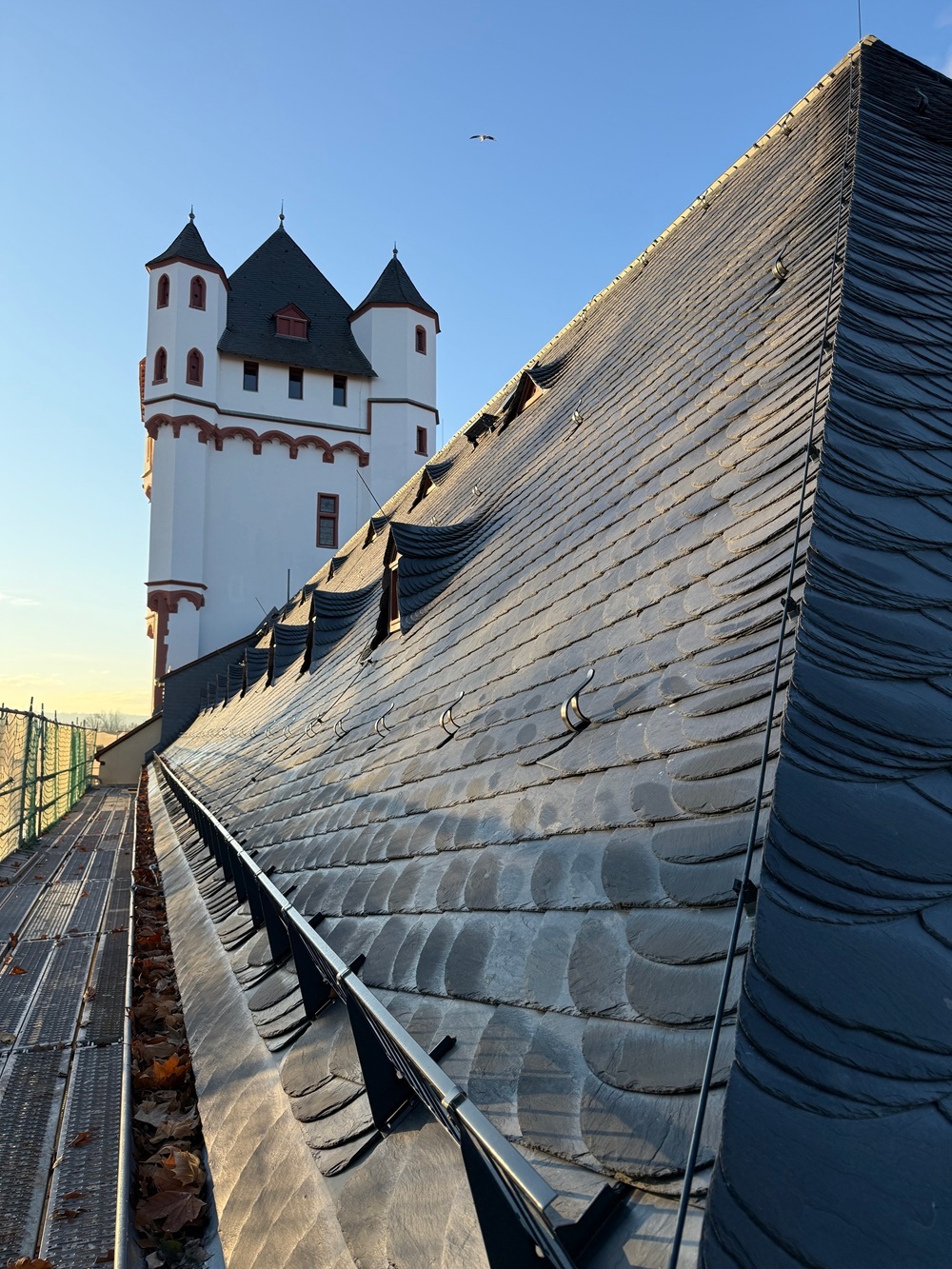 Neue Schieferdeckung Ostflügel