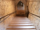 Der rustikale Gewölbekeller bietet Platz für bis zu 50 Personen. Die Kellertreppe zum Kellergewölbe der Kurfürstlichen Burg.