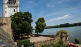 Im "Zwinger" lassen sich Veranstaltungen mit Blick auf den Rhein genießen. Blick auf den Zwinger der Kurfürstlichen Burg direkt am Rhein.