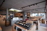 Einblick in das Weinlager