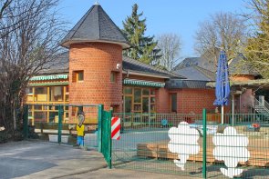 Das Gebäude der Kindertagesstätte Kindergartenburg in Eltville. Das Gebäude der Kindertagesstätte Kindergartenburg in Eltville.