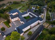Drohnenaufnahme Kloster Eberbach aus der Vogelperspektive.