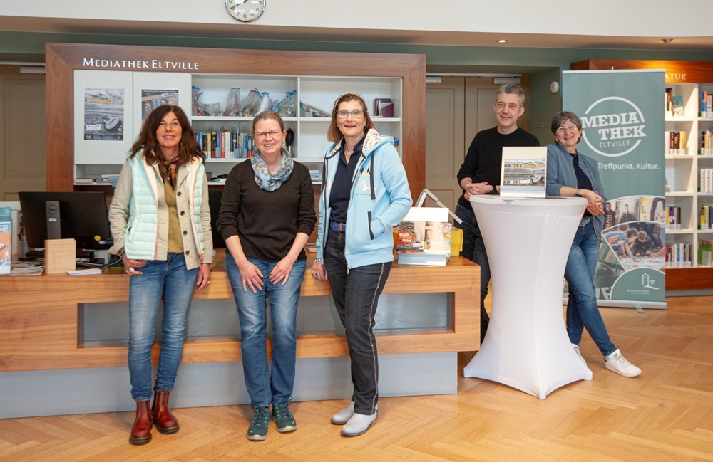Mitarbeitende der Mediathek im Gruppenfoto