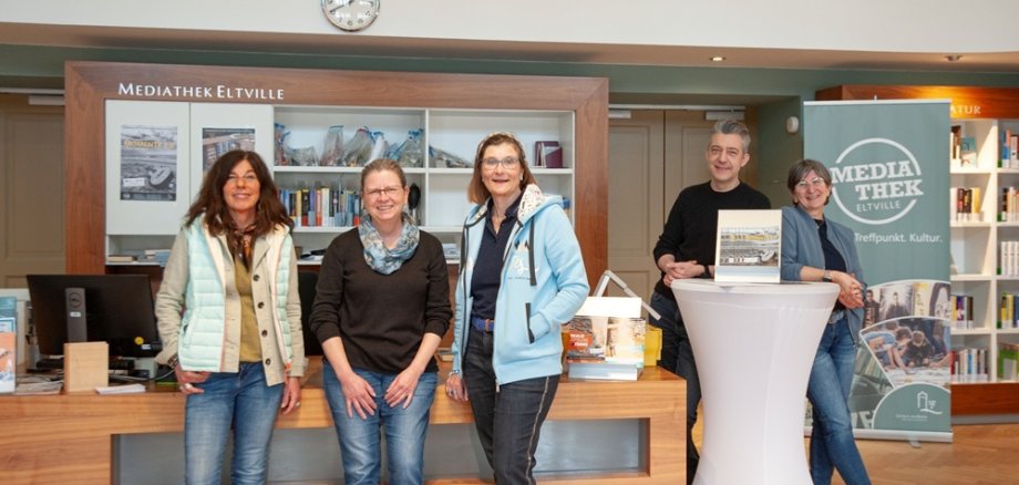 Mitarbeitende der Mediathek im Gruppenfoto