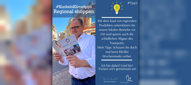Links sieht man Bürgermeister Kunkel beim Lesen im "Fairen Einkaufsführer", rechts steht der Klimatipp "Regional shoppen".