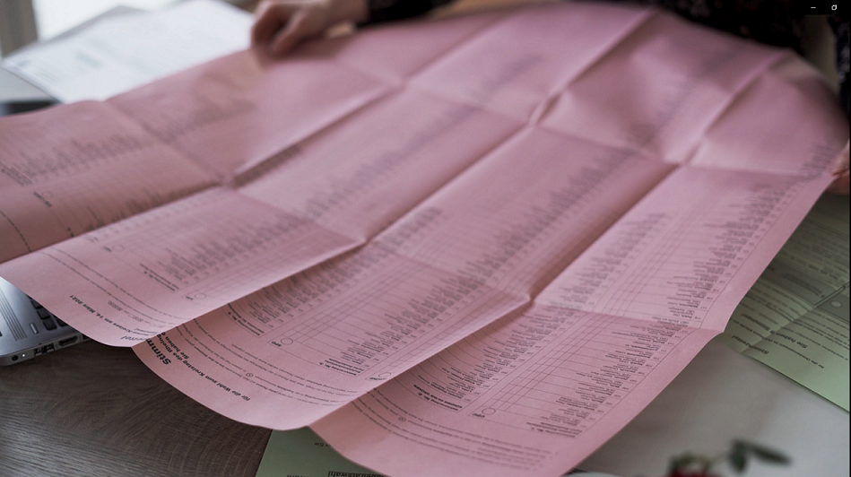 Aufgefalteter Stimmzettel Kommunalwahl