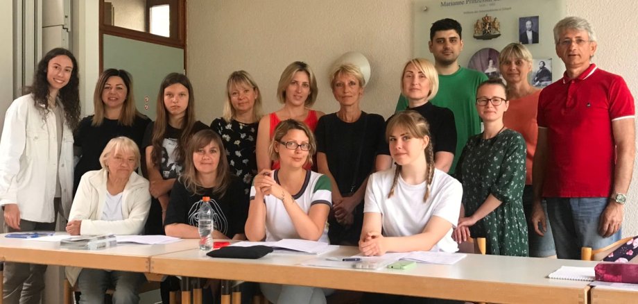 Eine Gruppe von ukrainischen Flüchtlingen, die aktuell in Eltville die Deutsche Sprache lernen.