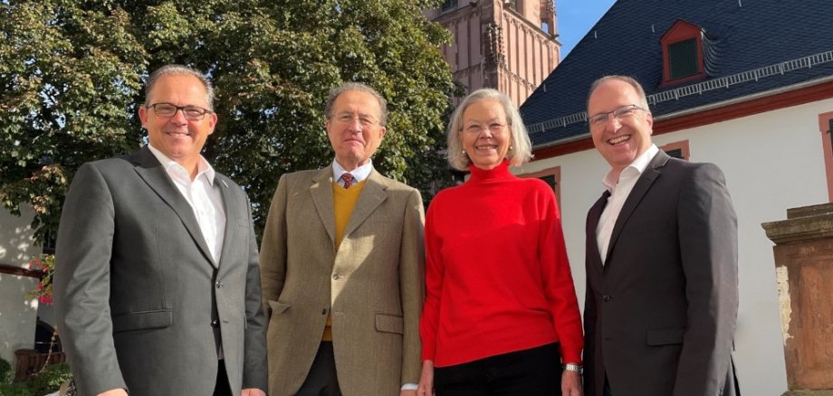 Bürgermeister Patrick Kunkel, Graf und Gräfin zu Eltz und Stadtverordnetenvorsteher Ingo Schon 