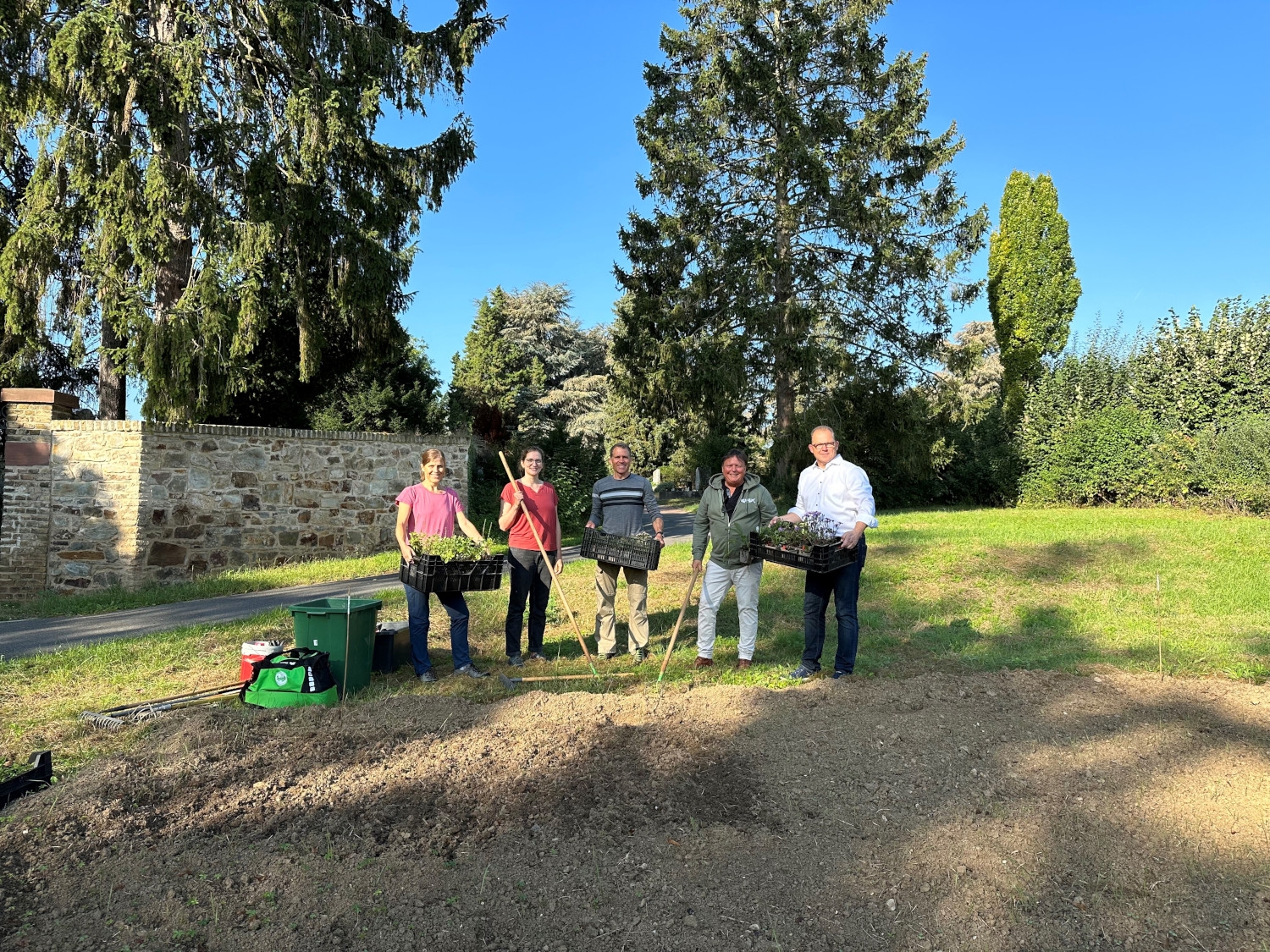 Die Akteure des gemeinsamen Projekts der Stadt Eltville und der Hochschule Geisenheim zum Insektenschutz.