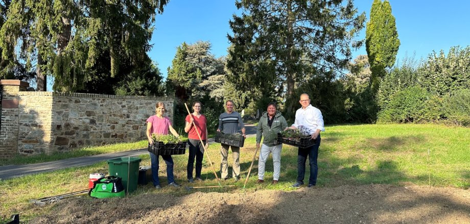 Die Akteure des gemeinsamen Projekts der Stadt Eltville und der Hochschule Geisenheim zum Insektenschutz.