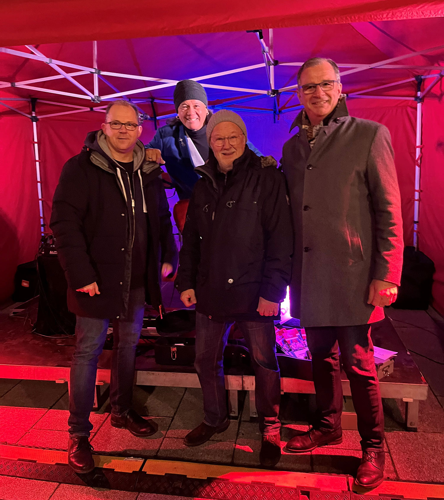 Gruppenfoto mit Bürgermeister Kunkel, Rick Cheyenne, Gerhard Gänsler und Winfried Steinmacher