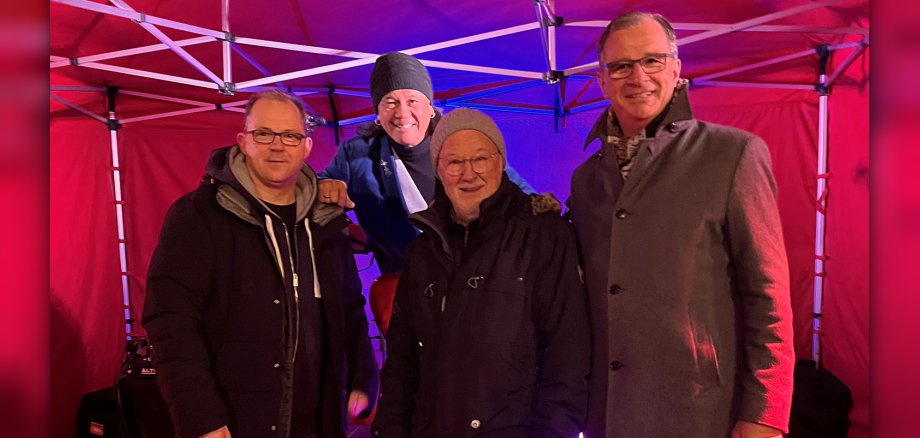 Gruppenfoto mit Bürgermeister Kunkel, Rick Cheyenne, Gerhard Gänsler und Winfried Steinmacher