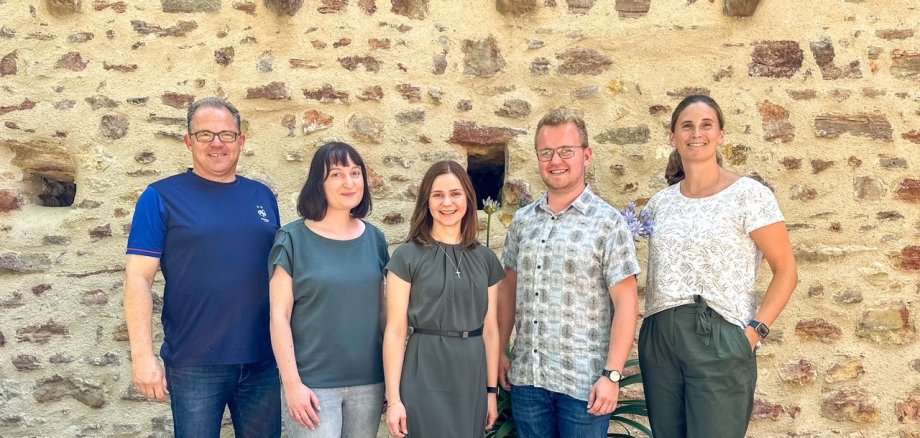 Gruppenfoto der Prüflinge mit Bürgermeister und stellv. Hauptamtsleitung