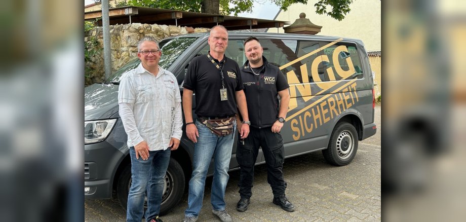 Ordnungsamtsleiter Markus Wolf (links) mit dem Team des Sicherheitsdienstes. 