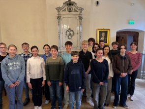 Die 17 Kinder und Jugendlichen des Eltviller Kinder- und Jugendbeirats bei der konstituierenden Sitzung