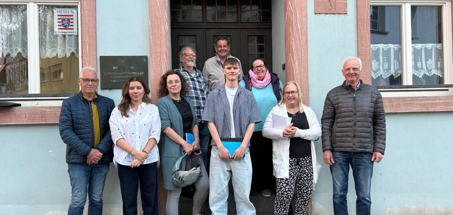 Gruppenbild der neun Frauen und Männer des Ortsbeirats von Eltville-Erbach