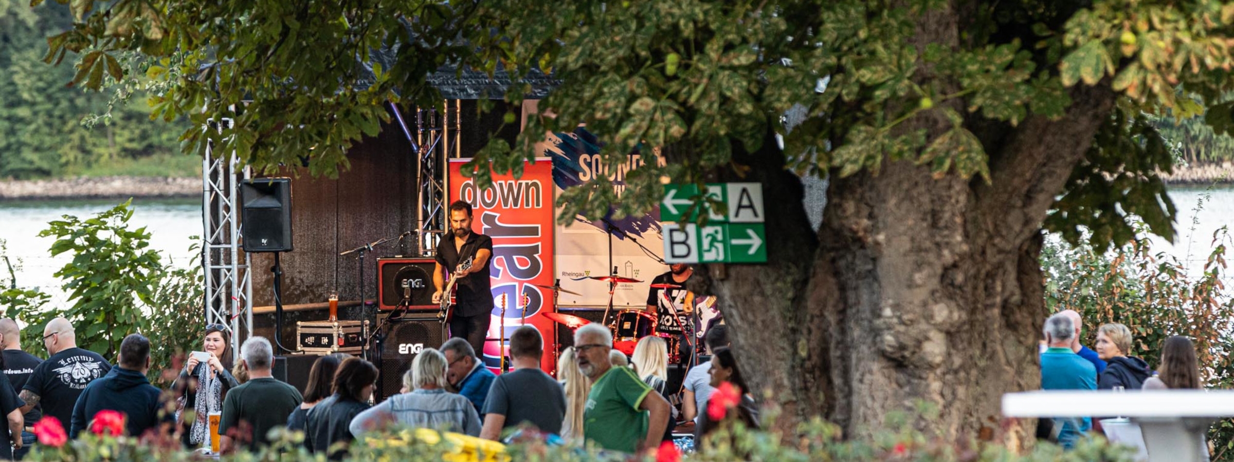Auch 2022 findet der Sound of Eltville wieder statt! Die Band "Gear Down" performt auf der Bühne im Freibad Eltville.