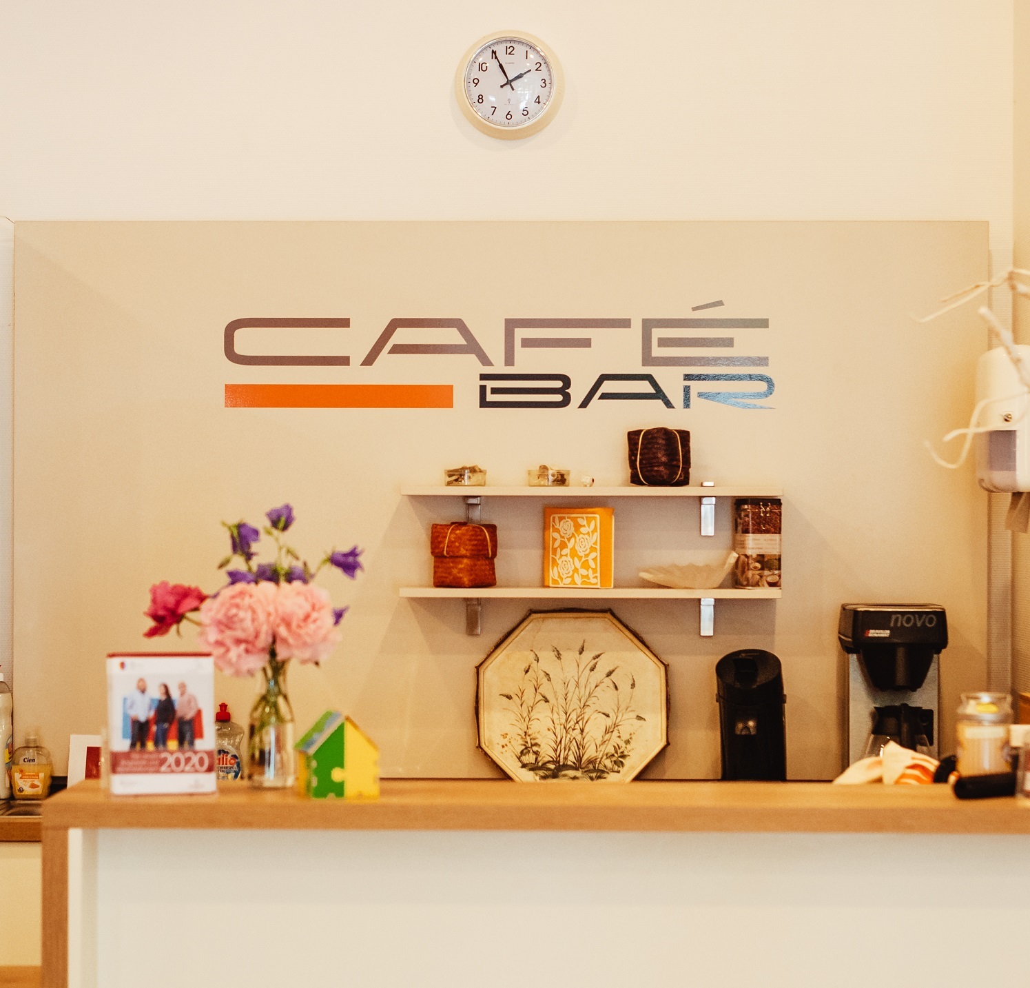 Die Cafe-Bar im Mehrgenerationenhaus 2 lädt zum Austausch ein. Die Cafe-Bar im Mehrgenerationenhaus 2.