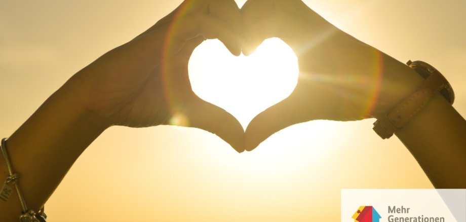 Symbolbild zwei Hände formen ein Herz