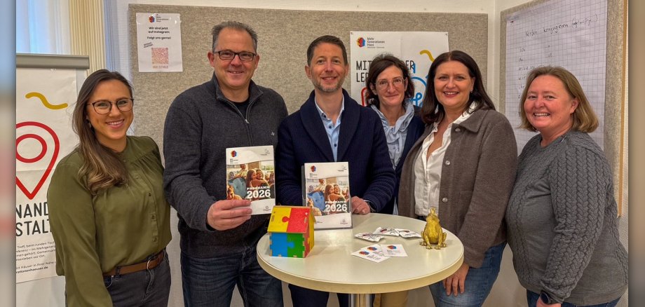 MGH-Team und Bürgermeister sowie Amts- und Fachbereichsleitung auf Gruppenfoto