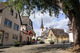 Marktplatz Erbach mit Blick auf die katholische Kirche. Marktplatz Erbach mit Blick auf die katholische Kirche.
