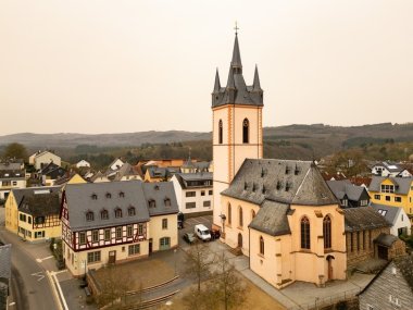 Rauenthaler Kirchturm aus der Vogelperspektive