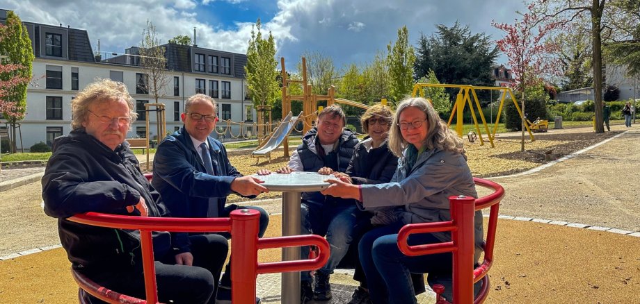 Gruppenfoto der Beteiligten im Karussell