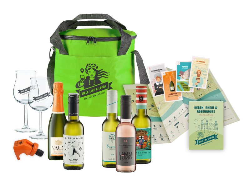 Übersicht mit den Produkten einer Walk Like A Local Tasche: Enthalten sind eine Kühltasche, Weingläser und mehrere Weine sowie Infokarten zu den auf der Route liegenden Sehenswürdigkeiten.