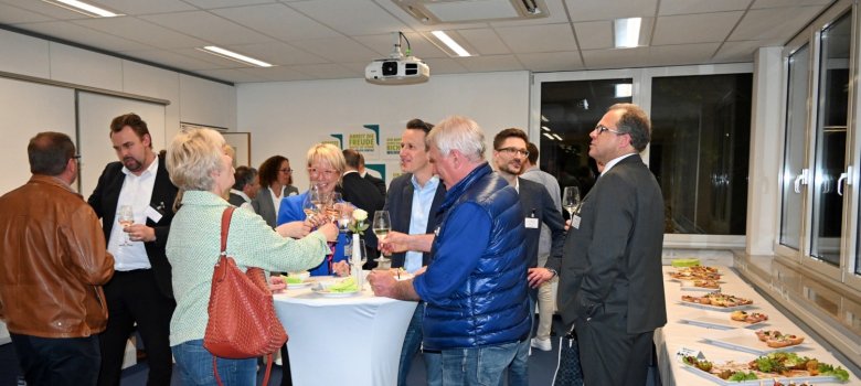 Teilnehmende im Austausch