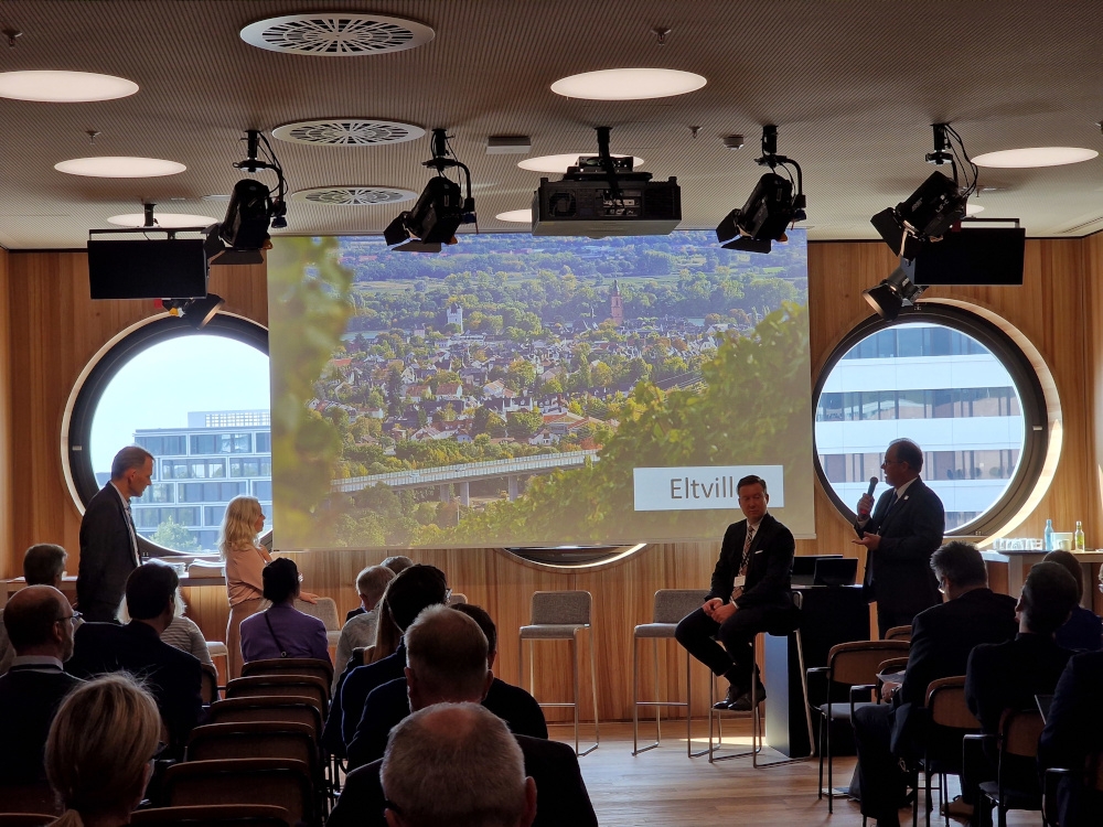 Blick aus Zuschauersicht auf die Bühne