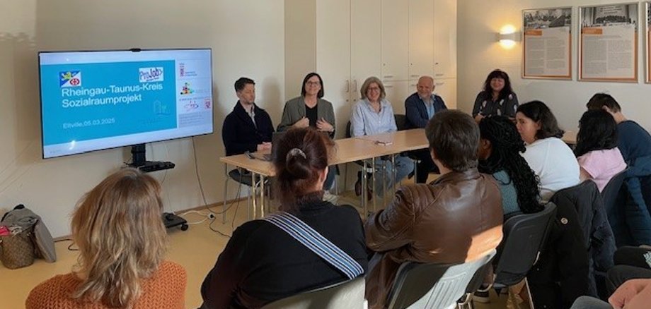 Austauschtreffen im Mehrgenerationenhaus mit Teilnehmenden des Projektes und Projektinitiatoren