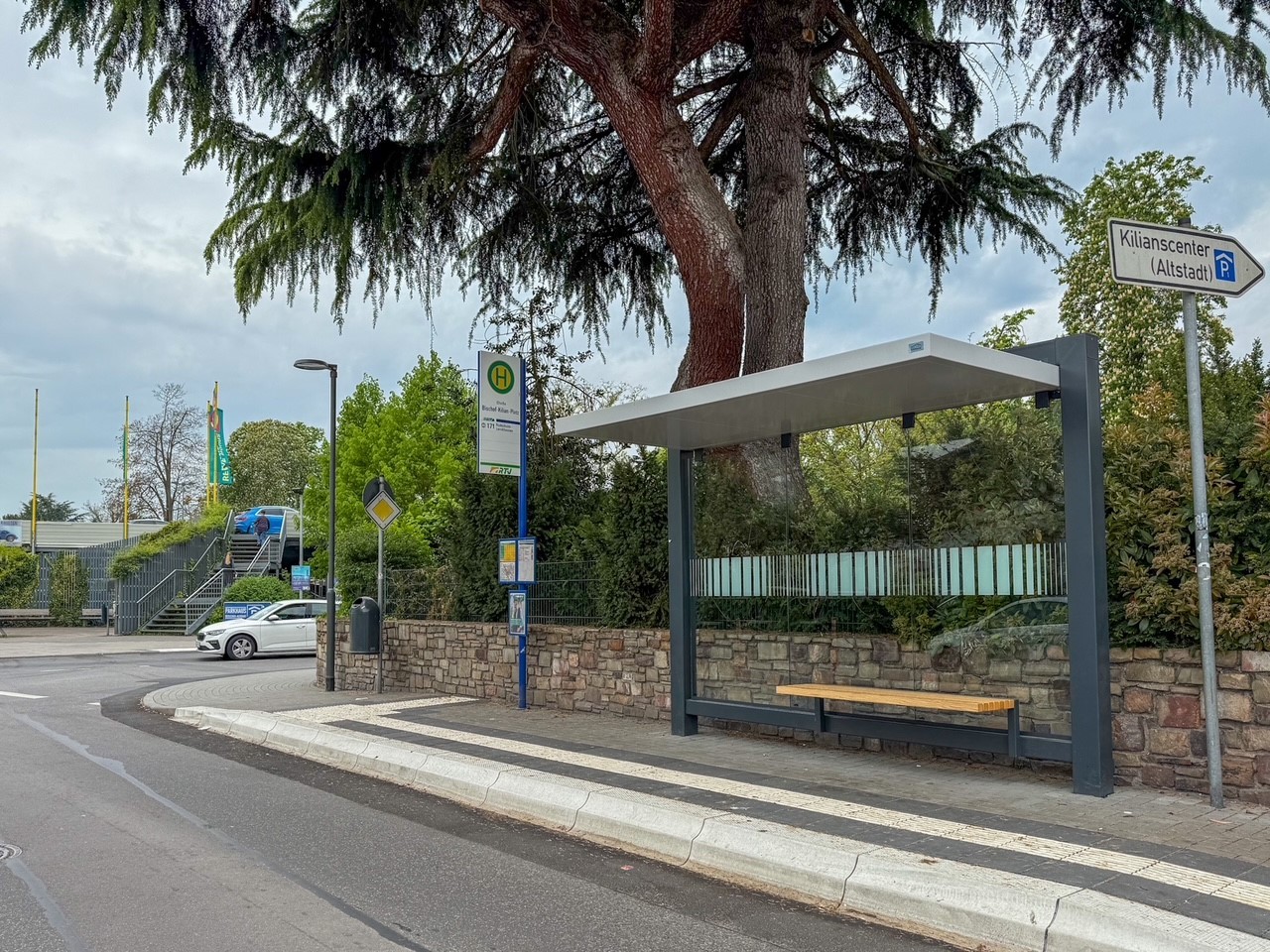 Die versetzte, neue Haltestelle am Kiliansring in Eltville.