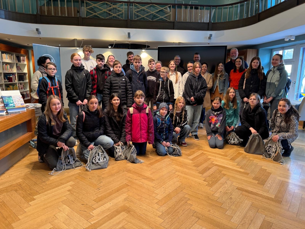 Gruppenfoto Teilnehmende in der Mediathek