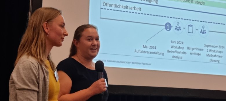 Hannah Fröb und Ruth Bindewald bei ihrem Vortrag