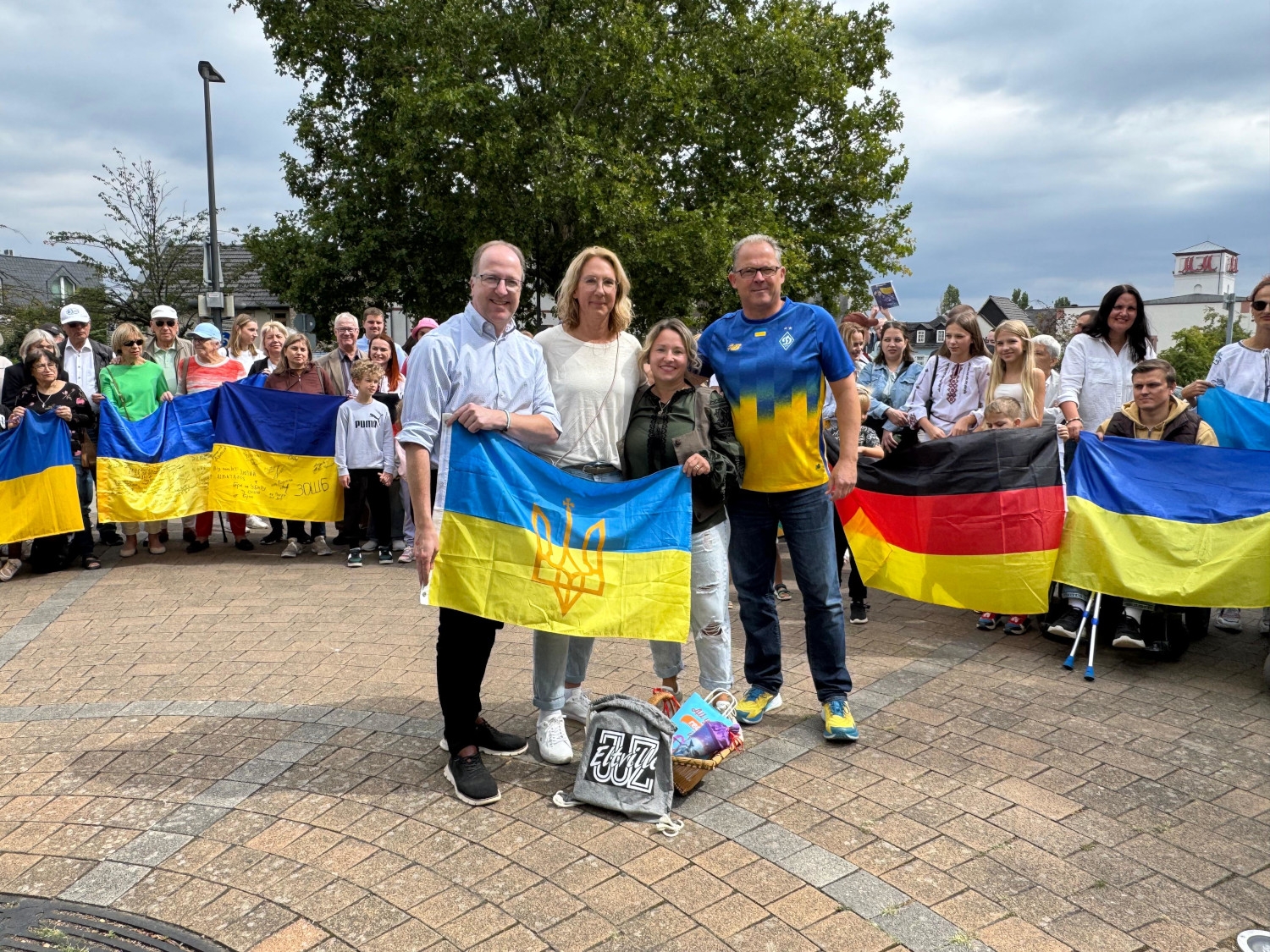 Gruppenfoto der Mahnwache-Beteiligten