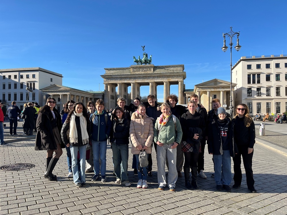 Gruppenfoto vor dem Brandenburger Tor