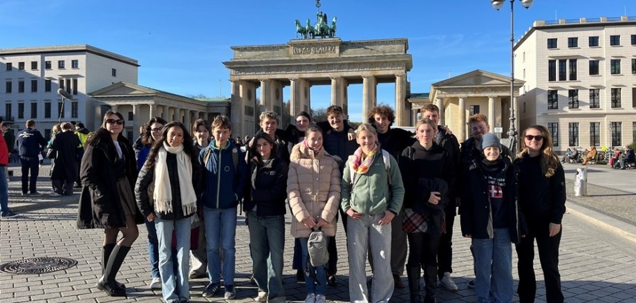 Gruppenfoto vor dem Brandenburger Tor