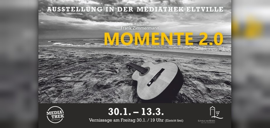 Schwarz-weiß-Fotografie Gitarre am Strand