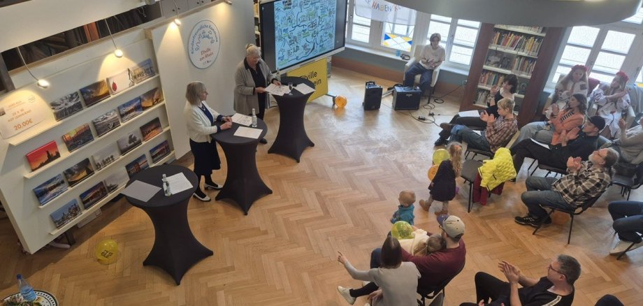 Bild von der Empore der Mediathek in den Saal