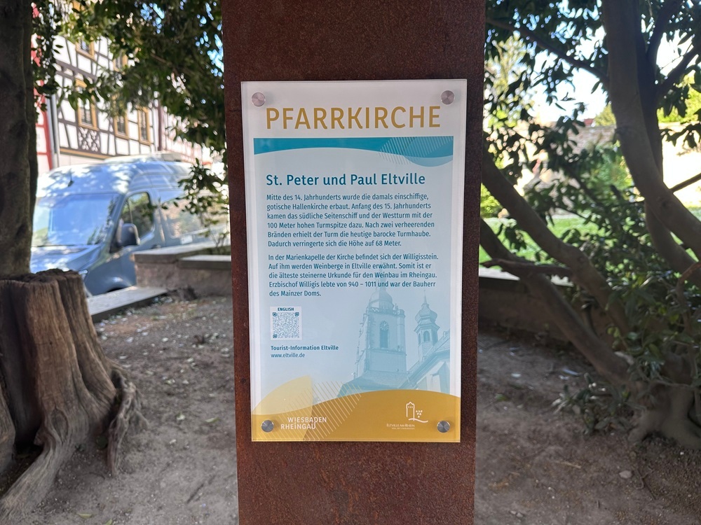 Neues Schild für die Kirche