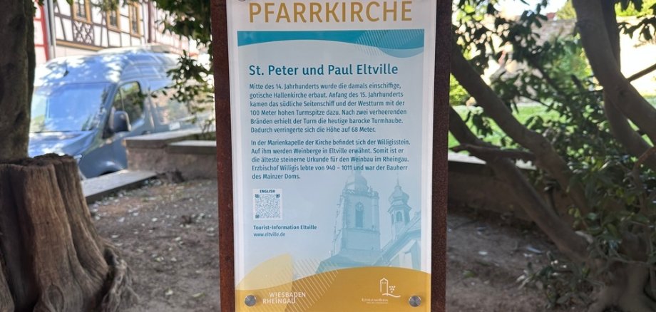 Neues Schild für die Kirche